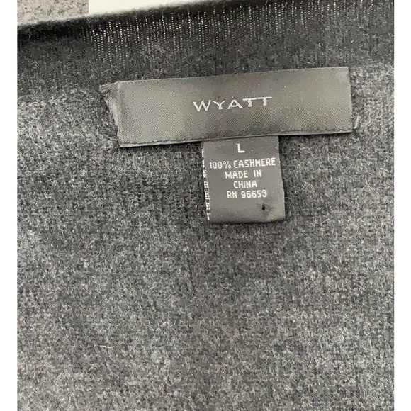 Wyatt Vintage Velvet Gray 100% Cashmere Women's V-Neck Sweater - Picture 3 of 3